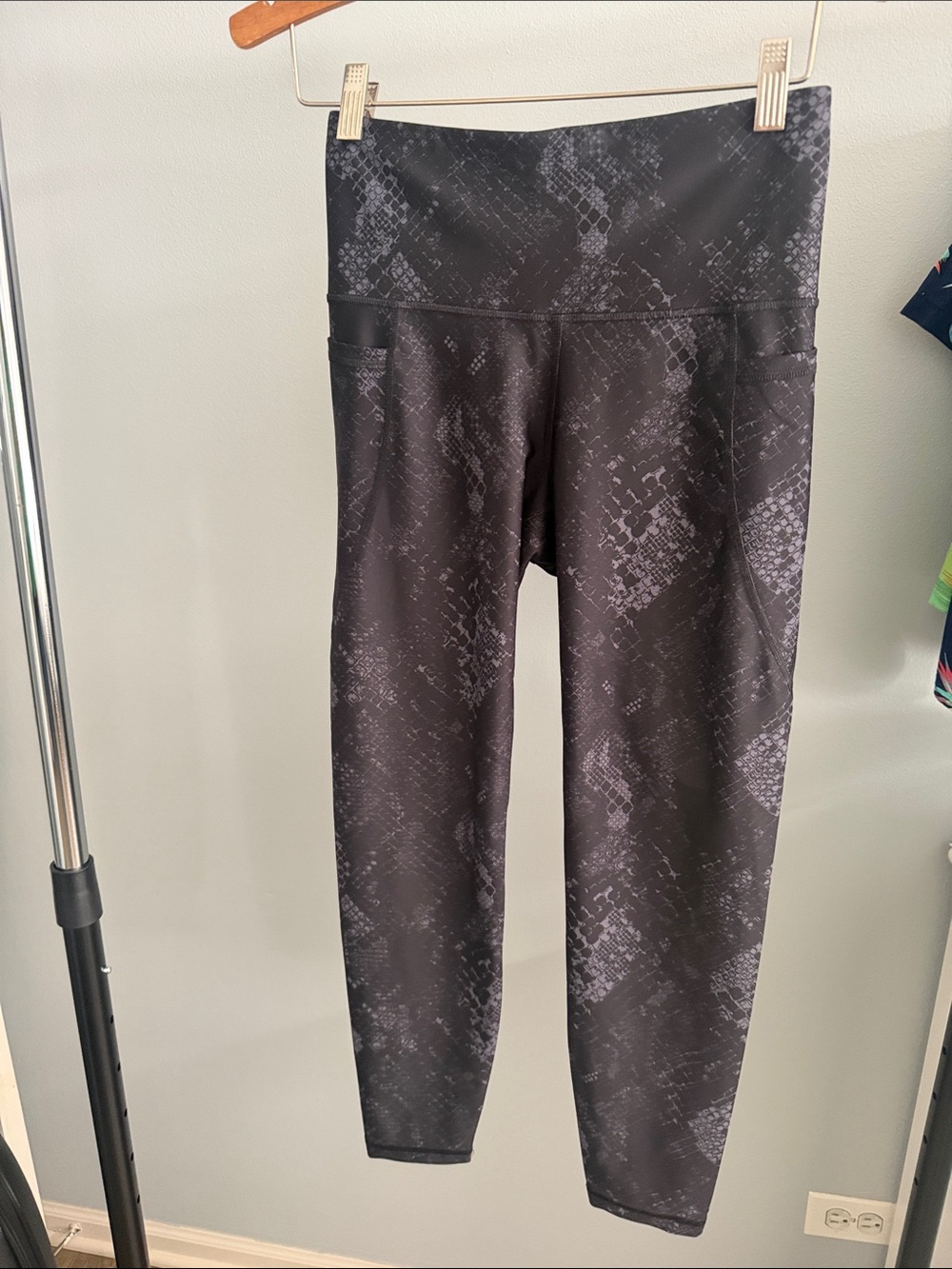 Old Navy Black Snake-Print Woman’s Leggings